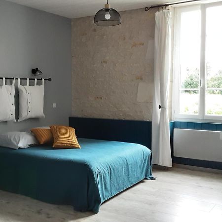 La Tourterelle Apartment Thaims Bagian luar foto
