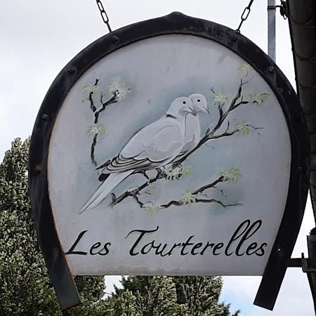 La Tourterelle Apartment Thaims Bagian luar foto