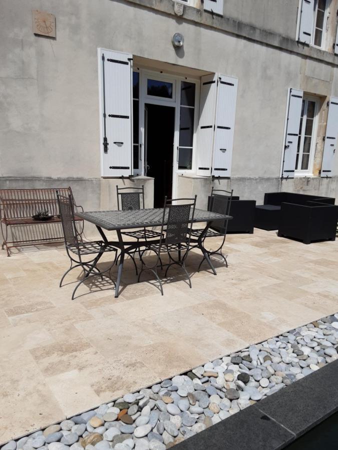 La Tourterelle Apartment Thaims Bagian luar foto