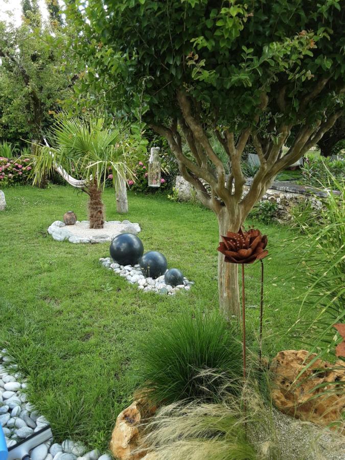 La Tourterelle Apartment Thaims Bagian luar foto