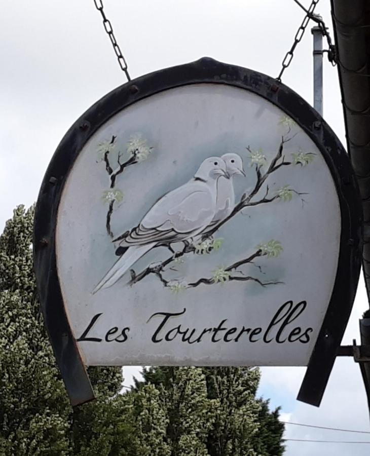 La Tourterelle Apartment Thaims Bagian luar foto