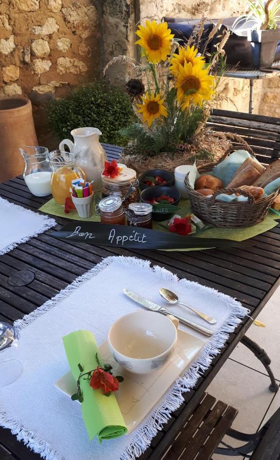 La Tourterelle Apartment Thaims Bagian luar foto